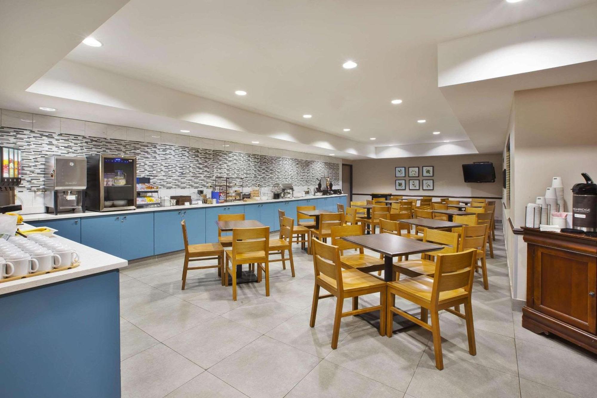Country Inn & Suites By Radisson, Big Rapids, Mi Dış mekan fotoğraf