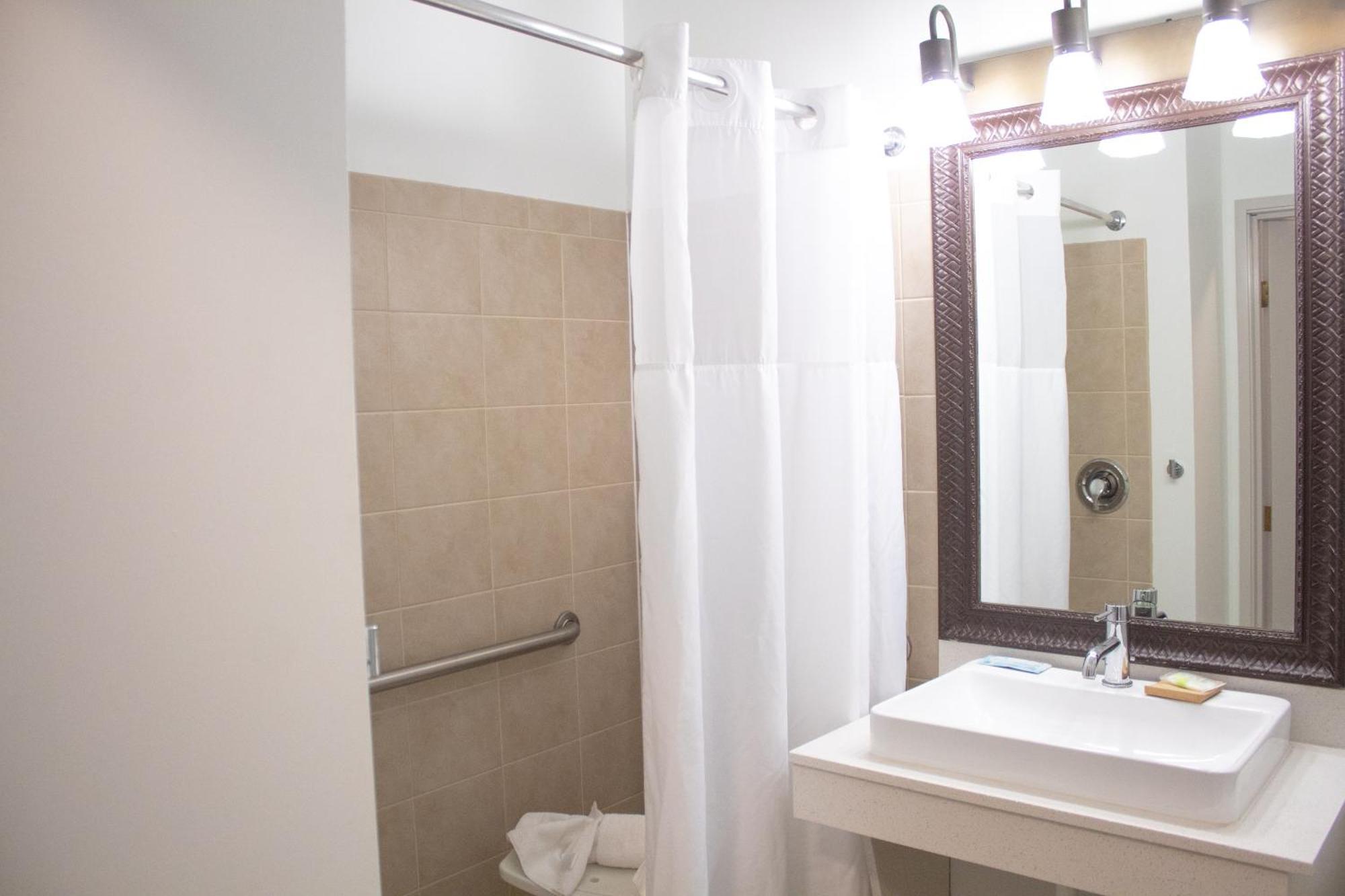 Country Inn & Suites By Radisson, Big Rapids, Mi Dış mekan fotoğraf