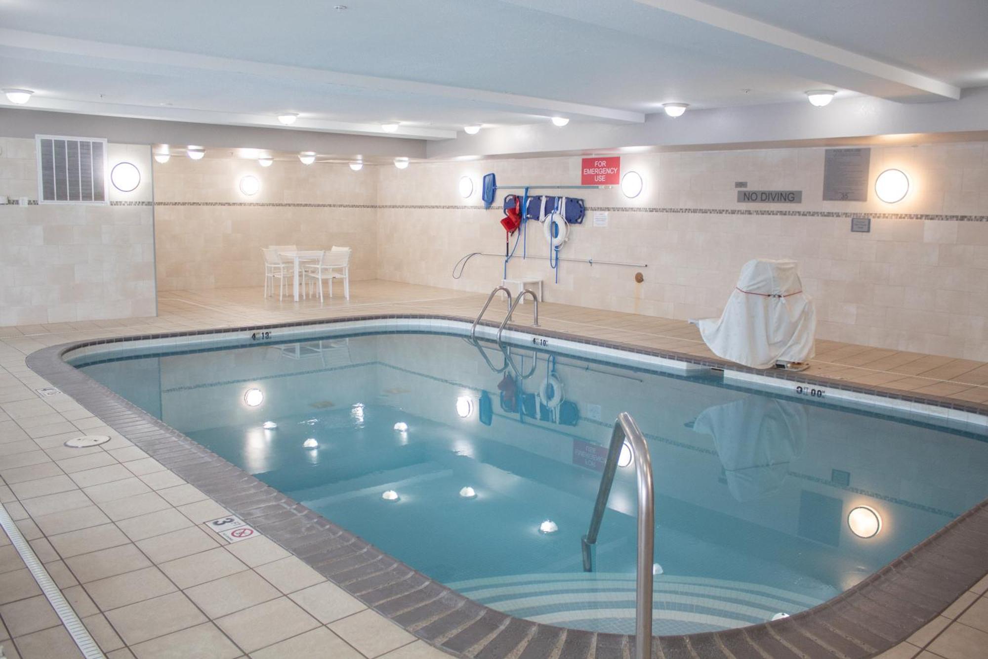 Country Inn & Suites By Radisson, Big Rapids, Mi Dış mekan fotoğraf